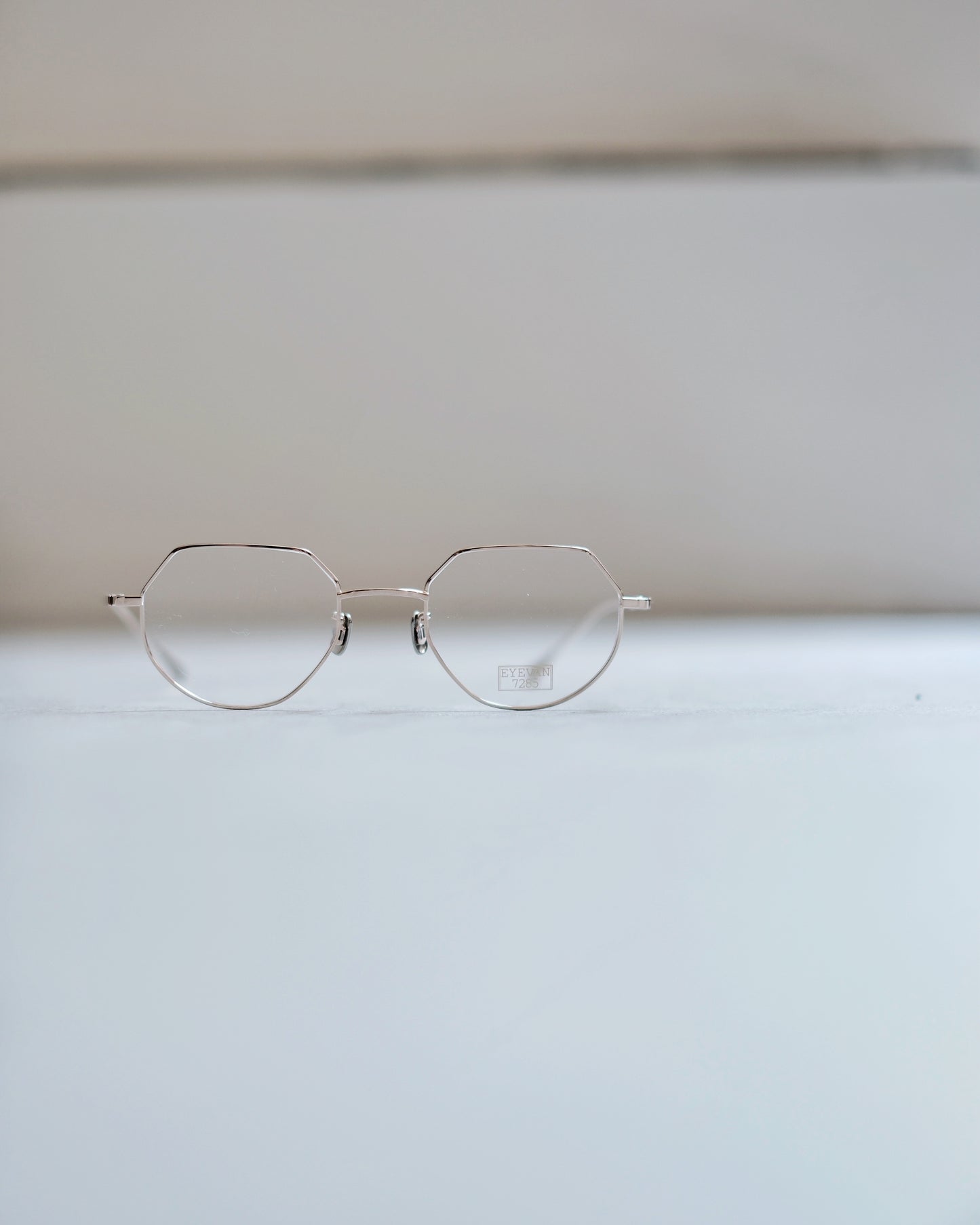 EYEVAN7285 1010
