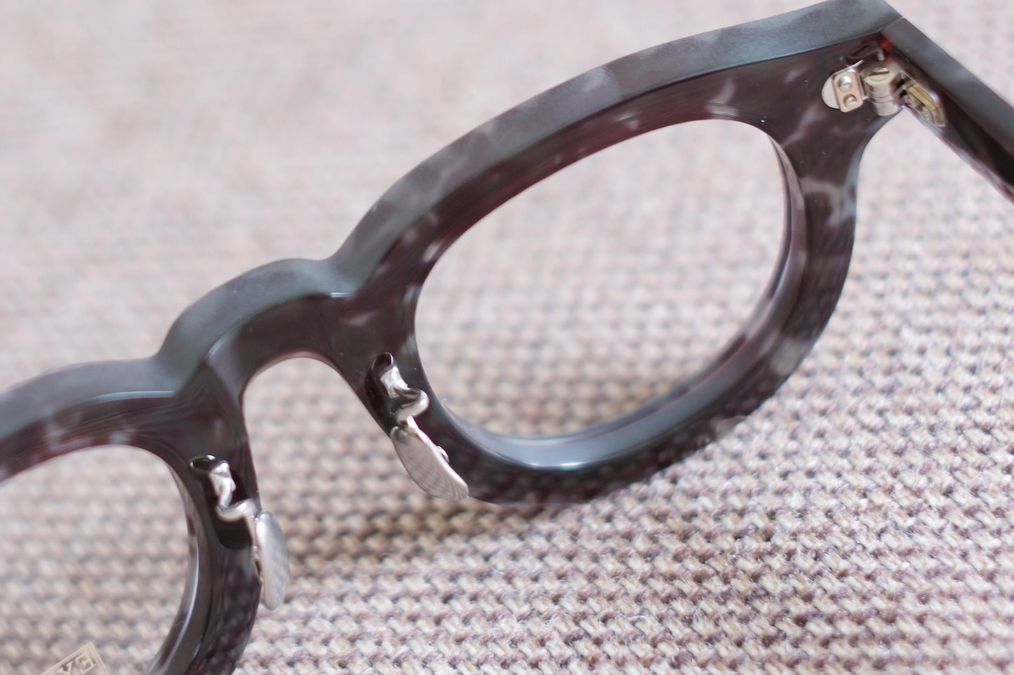 EYEVAN7285 369 44