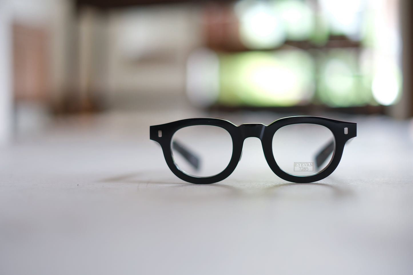 EYEVAN7285 369 44
