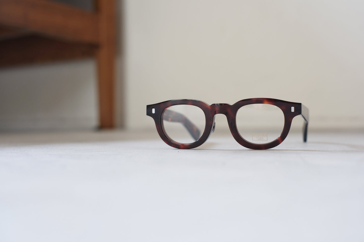 EYEVAN7285 369 44