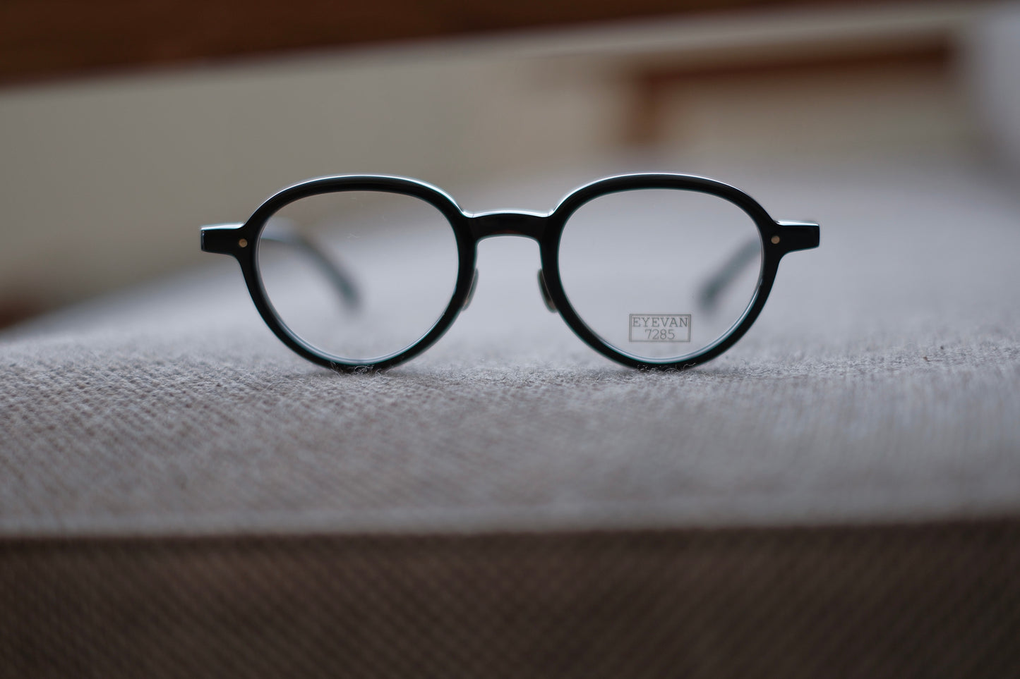 EYEVAN7285 366